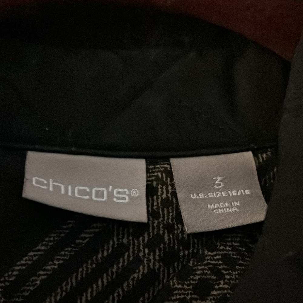 Chicos Black Quilted Lightweight Jacket Size 3 - image 3
